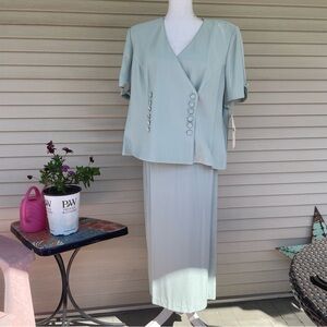 S.L. Fashions 2 PCS Set - Skirt & Jacket Top - 20W (NWT) But Fits Like An 18W